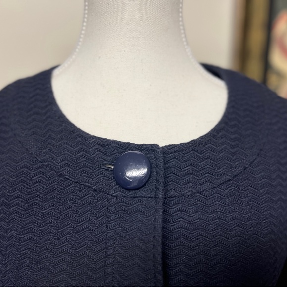 Ann Taylor Navy Jacket, EUC, sz 0, P-P 18”,
No pulls, long sleeve flair hem - Picture 3 of 9
